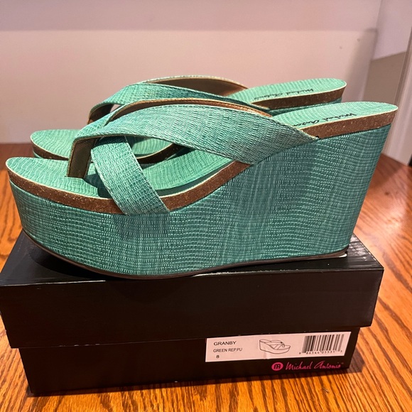 NIB Michael Antonio GRANBY Green Slip-On Platform Thong Sandals, Size 8 - Picture 3 of 5